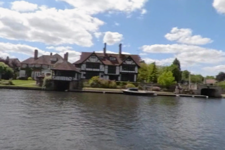 Pop legend’s £5.25m Oxfordshire mansion with six bedrooms up for sale